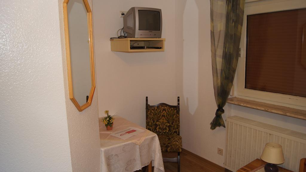 Landgasthof Zum Taunus Hotel Ober-Morlen Room photo